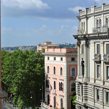 Le Petit Real Hotel Rome Exterior photo
